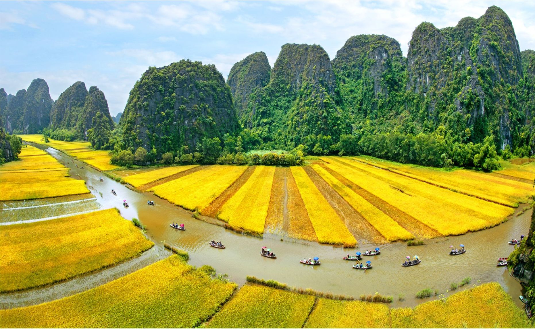 Trải nghiệm thiền giữa đất trời Ninh Bình mùa hạ: Tràng An - Tam Cốc - Bích Động 5 z3853761416826 c28bf1a74f9630e2a53096c2afda0536 5971 72136ff742d645de97b3cc6eac512a70