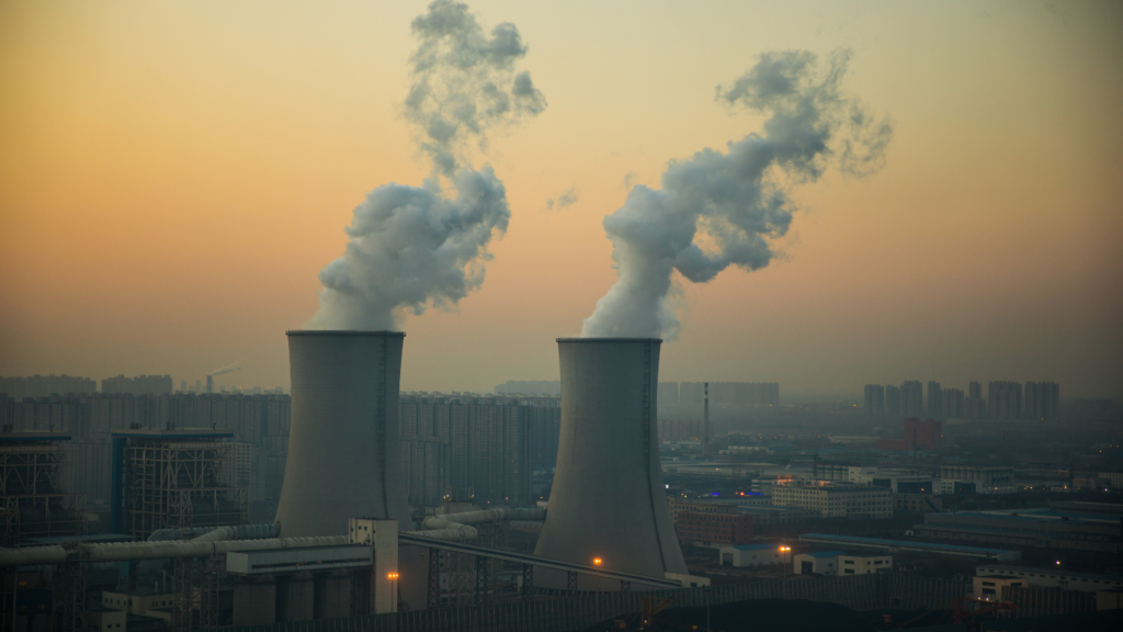 Giảm phát thải carbon: Bước chuyển đổi nền kinh tế xanh tại Việt Nam 11 Khí thải nhà máy là một trong những nguyên nhân chính làm gia tăng phát thải carbon