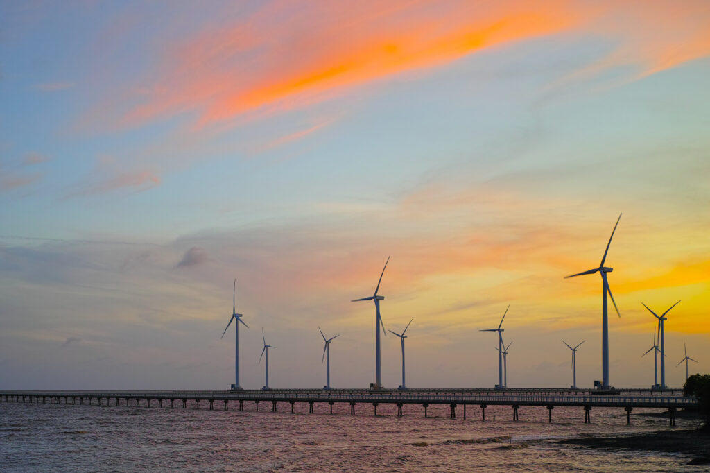 Giảm phát thải carbon: Bước chuyển đổi nền kinh tế xanh tại Việt Nam 13 Turbine điện gió ở Bạc Liêu