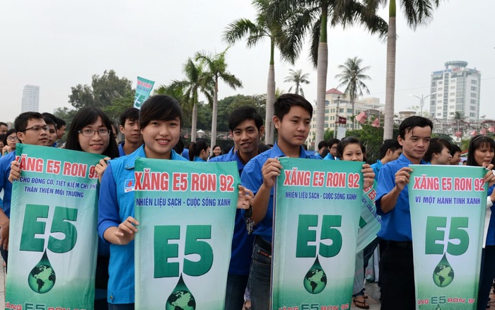 Xăng E5 �?chổng mông